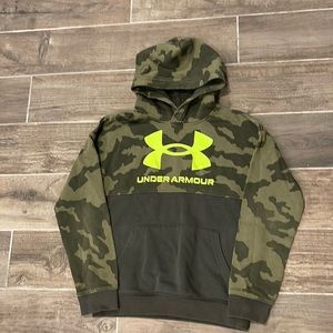 Under armor camo size youth medium sweatshirt